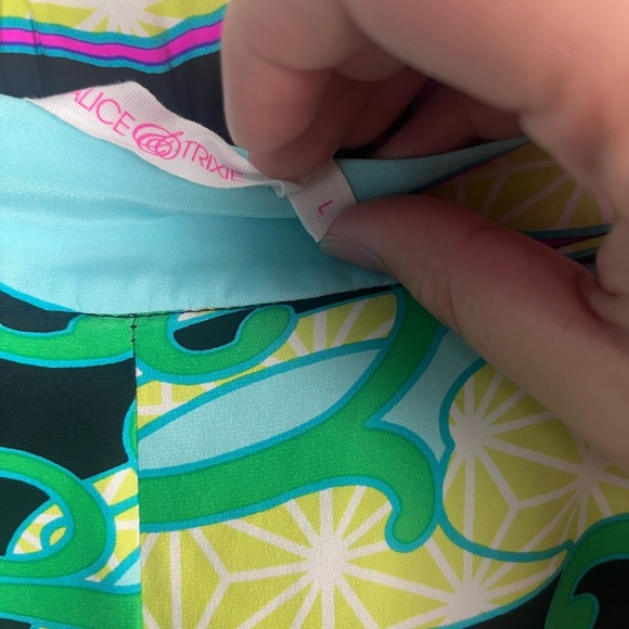 Alice & trixie silk Versace inspired pull on shorts size large - Picture 3 of 6